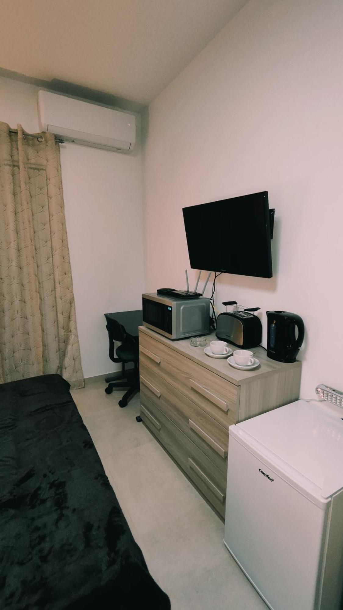 Fairwinds - Double Room With Ensuite - Luqa Airport - Self Check In & Out Available Extérieur photo