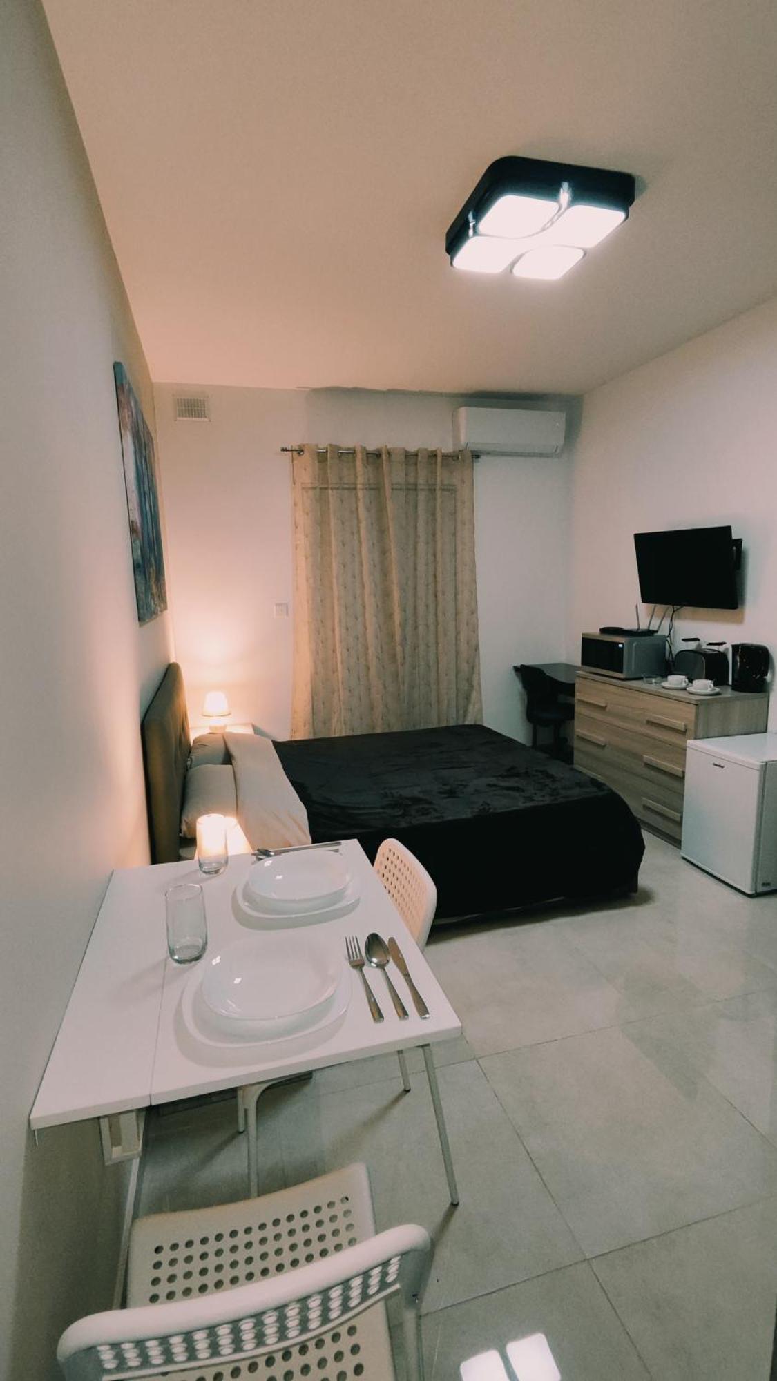 Fairwinds - Double Room With Ensuite - Luqa Airport - Self Check In & Out Available Extérieur photo